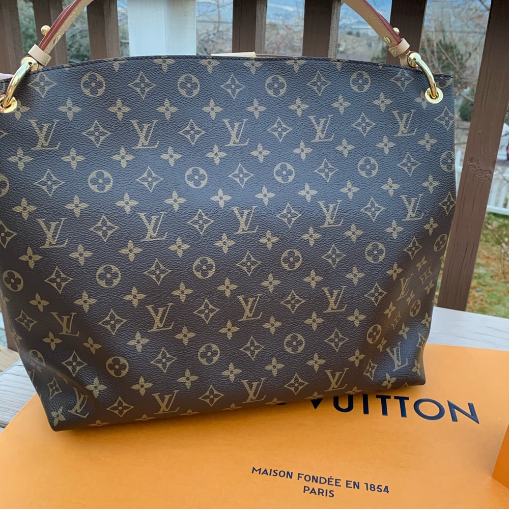 Sold - New Louis Vuitton Graceful MM - Picture 6 of 16